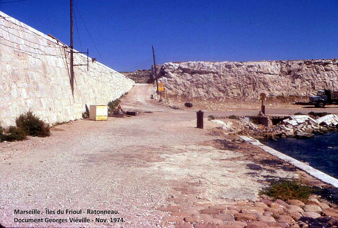 MARSEILLE ILE DU FRIOUL 1974 -RATONNEAU(9).jpg